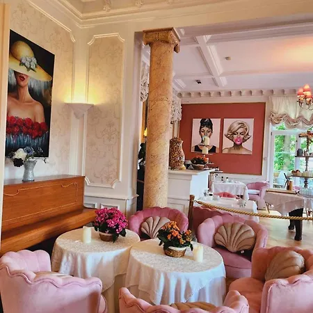Le Manoir Hotel